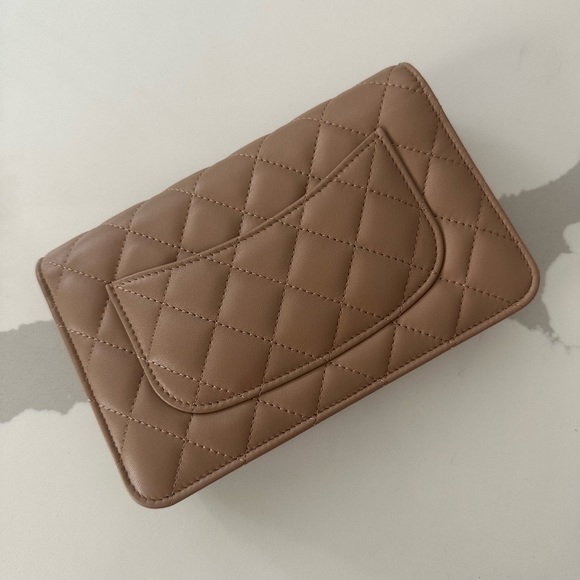 CHANEL TAN/LIGHT BROWN W/ GOLD HARDWARE WALLET ON CHAIN - Picture 2 of 8